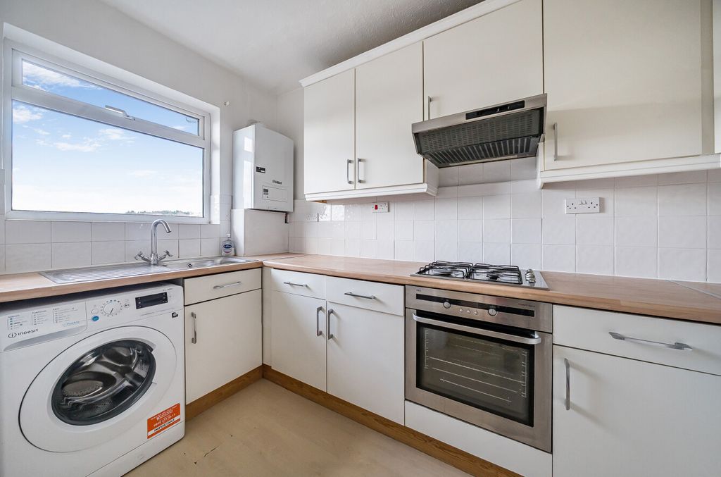 Property photo 2 of 17 1402829-19-696Fa2...