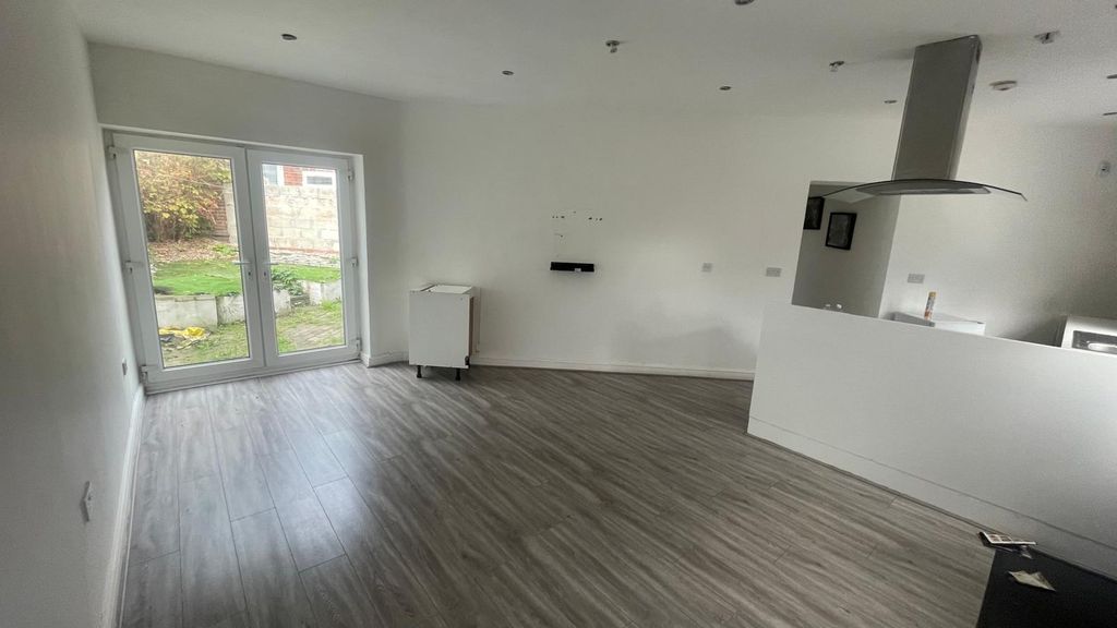 Property photo 2 of 7 Living Room