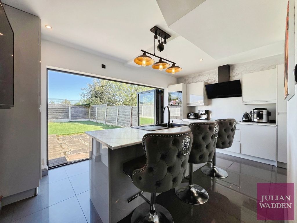 Property photo 2 of 12 Picture 2