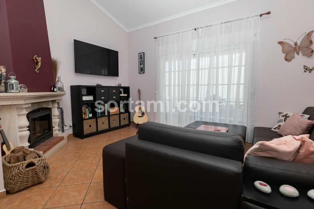 Property photo 2 of 26