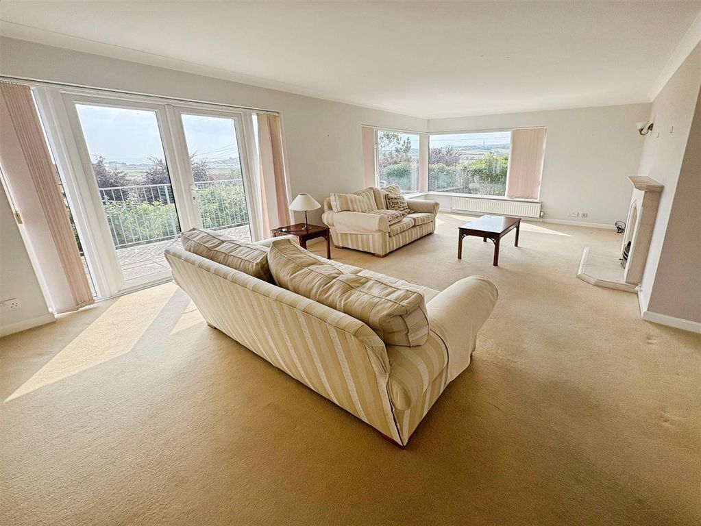 Property photo 3 of 16 2d6812Af-Image00016.Jpeg