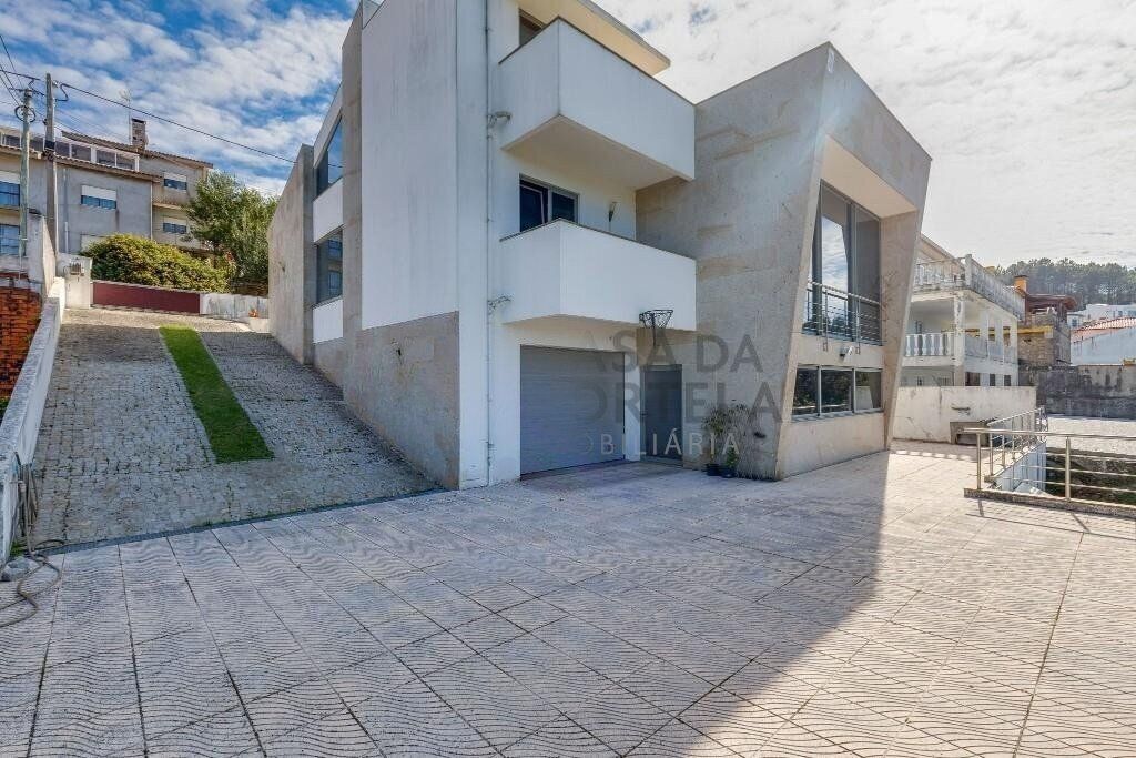 Property photo 1 of 91 4-Bedroom House - Caminha