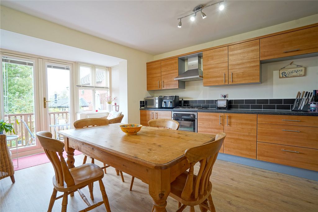 Property photo 2 of 19 Picture No. 13