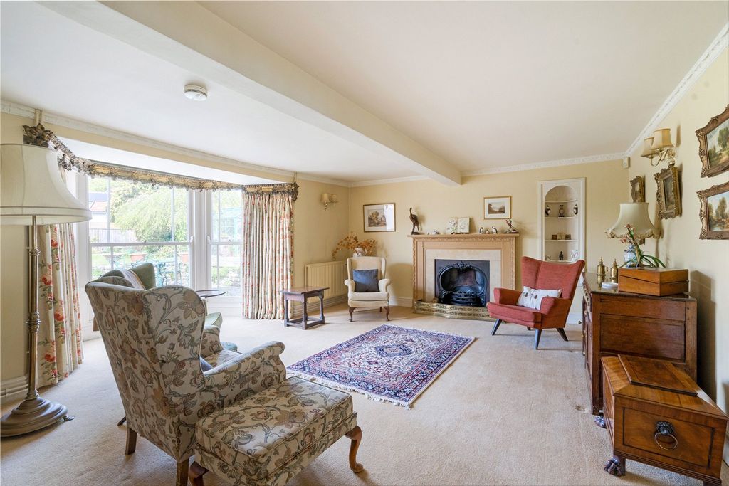Property photo 2 of 22 Sitting Room