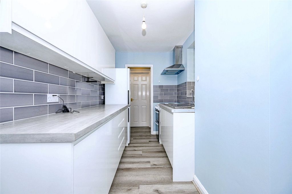 Property photo 3 of 12 Kitchen
