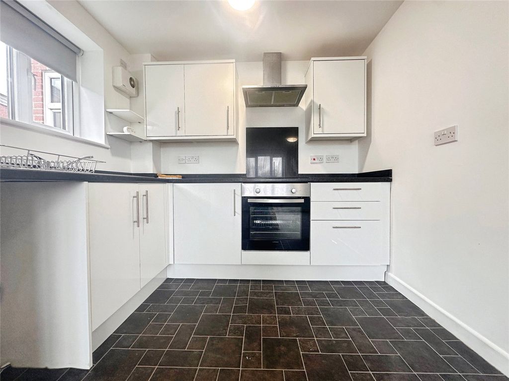 Property photo 3 of 10 Kitchen