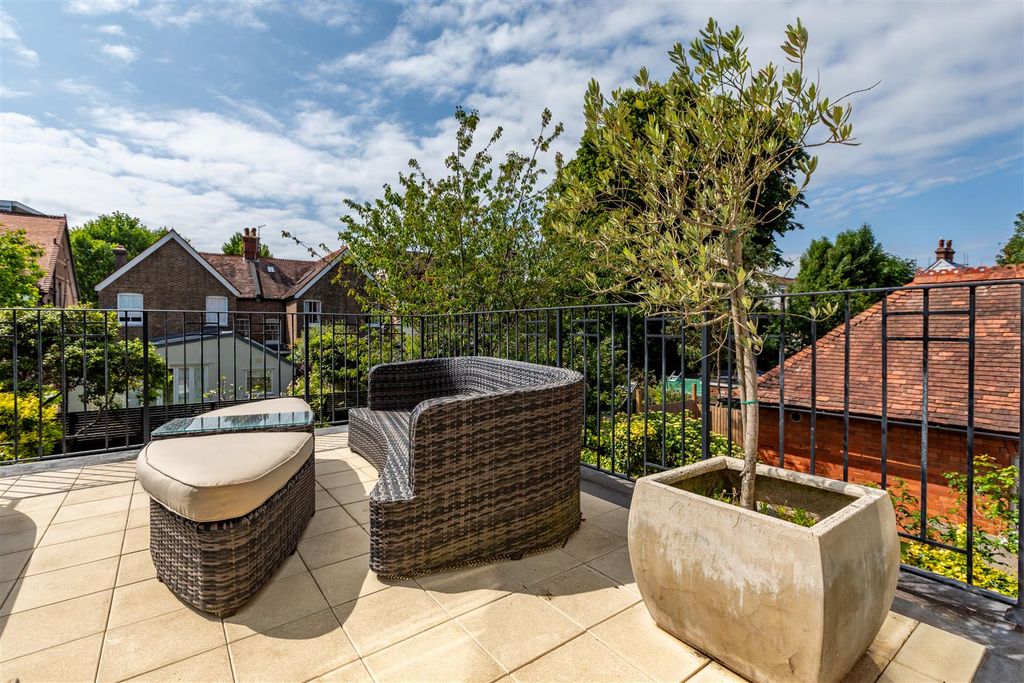 Property photo 2 of 15 Terrace
