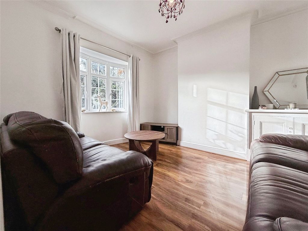 Property photo 2 of 8 Picture No. 11