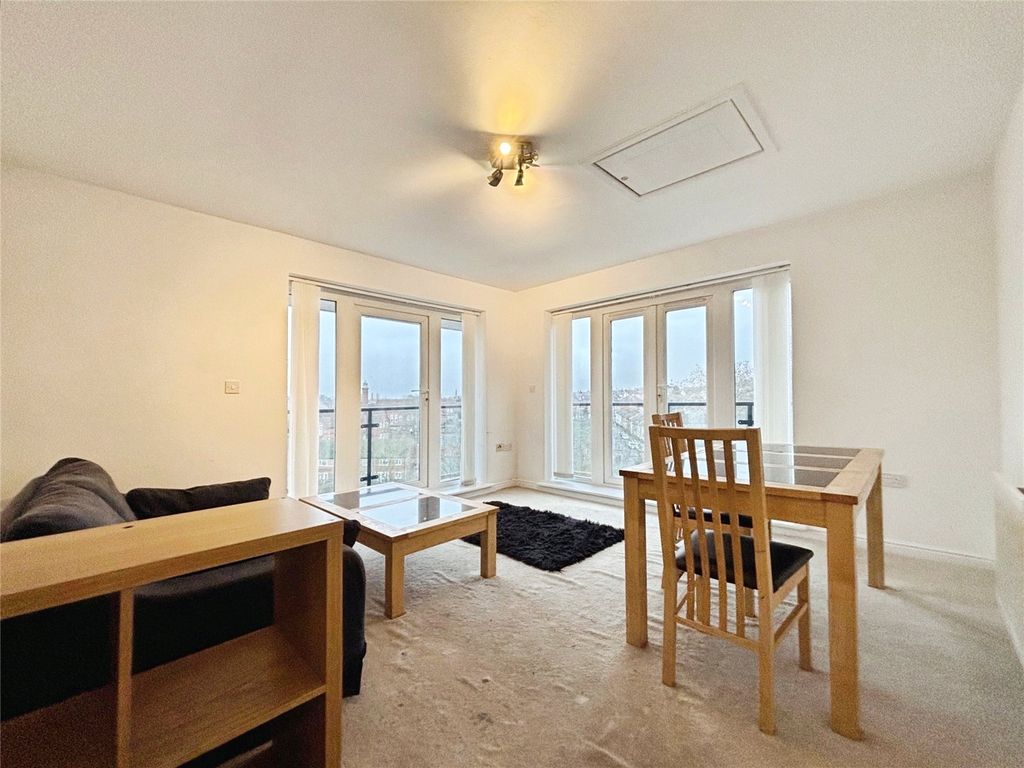 Property photo 3 of 19 Picture No. 18