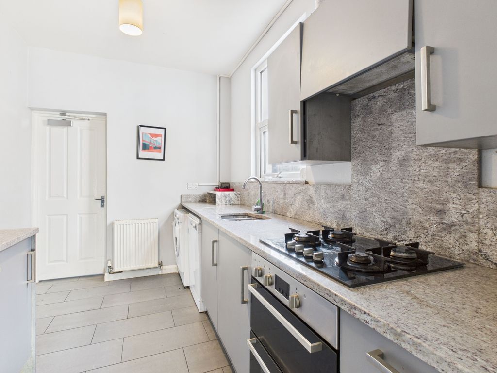 Property photo 2 of 11 Cam04922G0-Pr0107-Still005