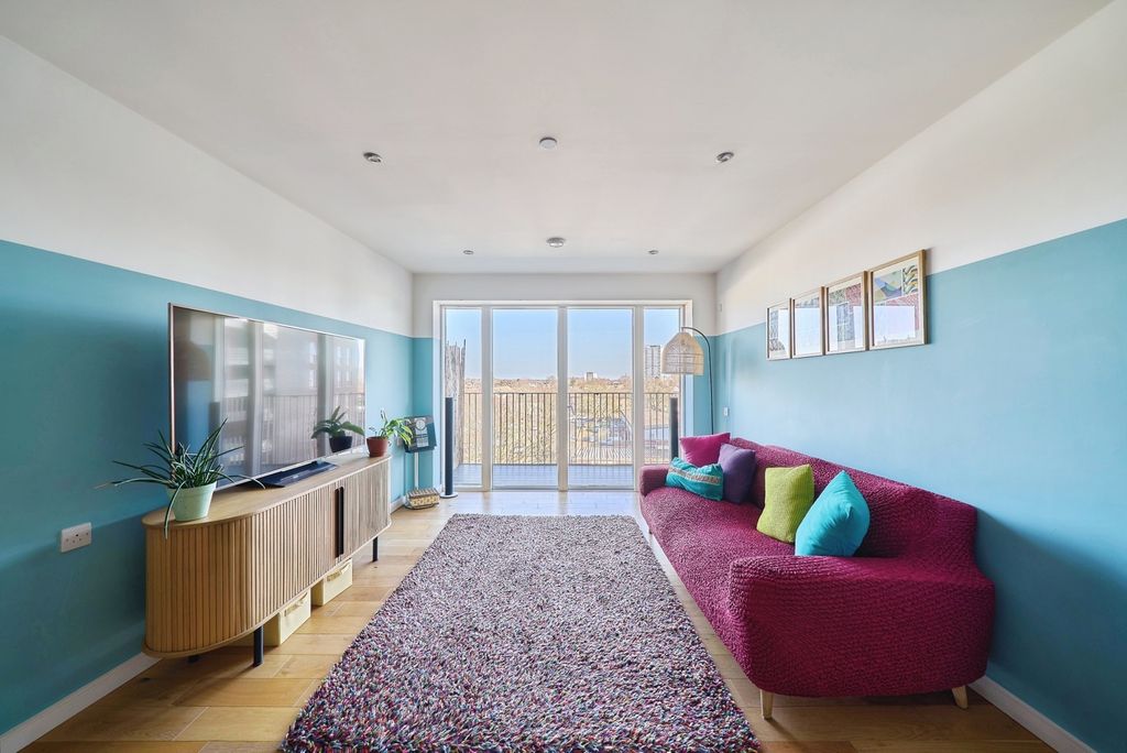 Property photo 2 of 16 Pbox-Img.Jpg