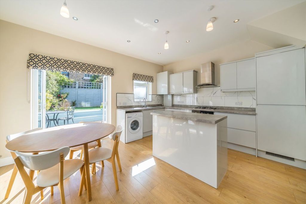 Property photo 3 of 8