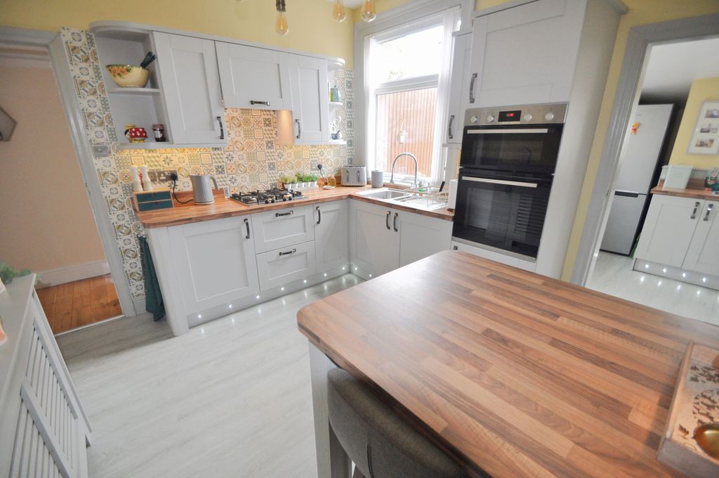 Property photo 3 of 50