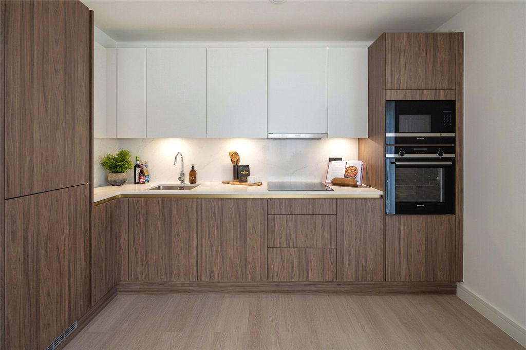 Property photo 3 of 12 2 Bed Show Home