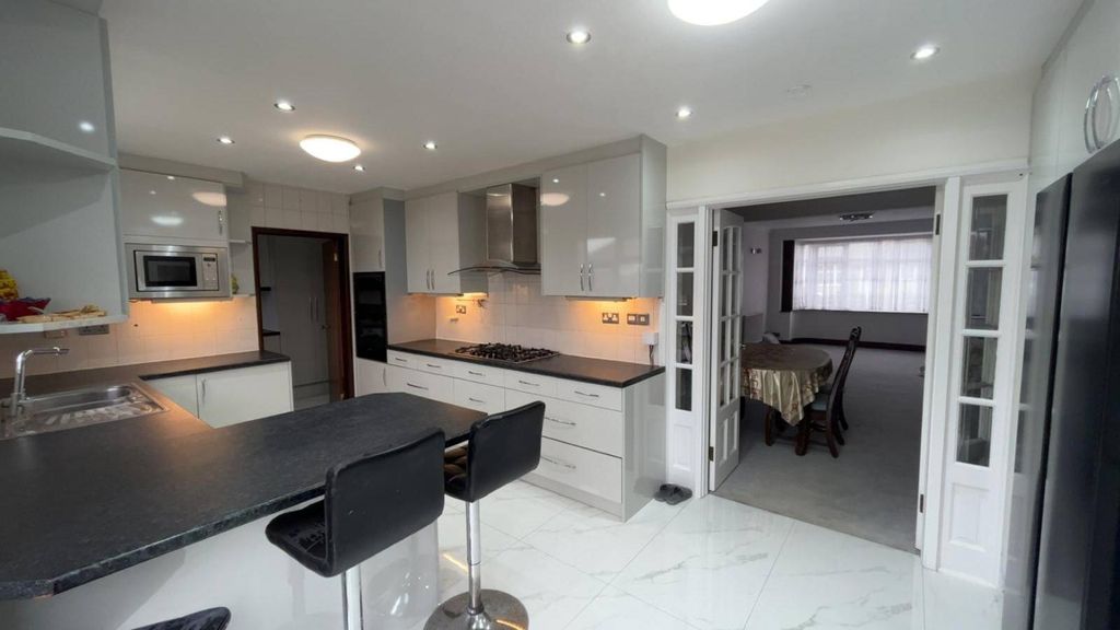Property photo 1 of 15 4 Bedroom Property To Rent In Hayes Ub4