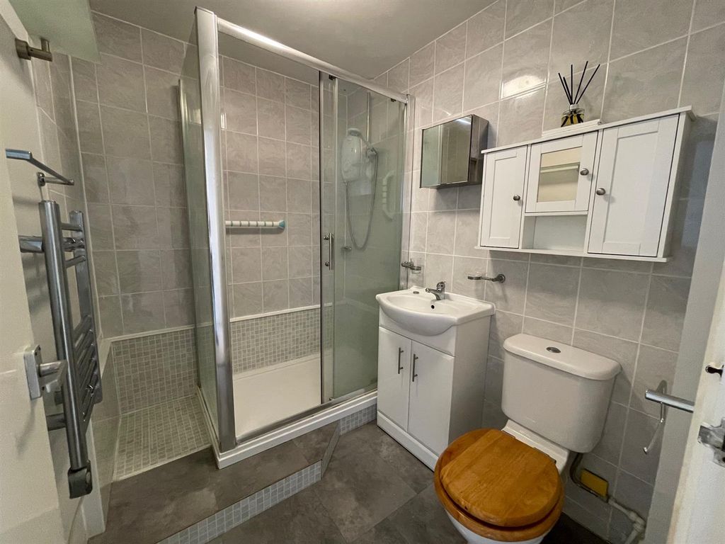 Property photo 2 of 9 Flat 11 Bathroom.Jpeg