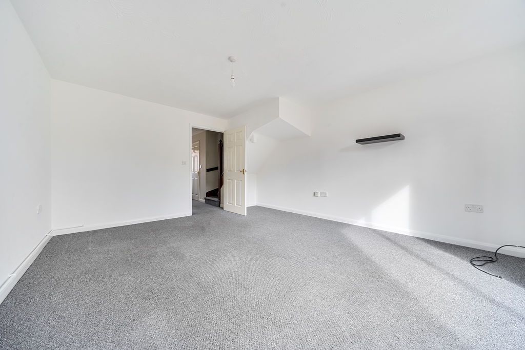 Property photo 3 of 17 Living Room