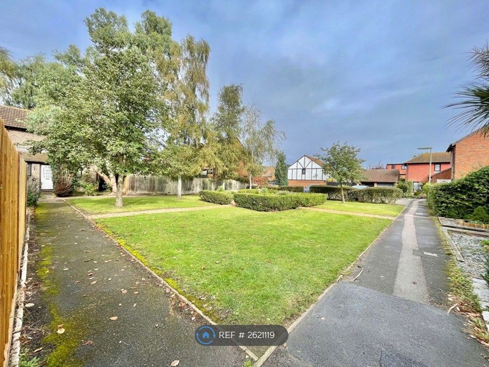Property photo 2 of 12 Communal Gardens