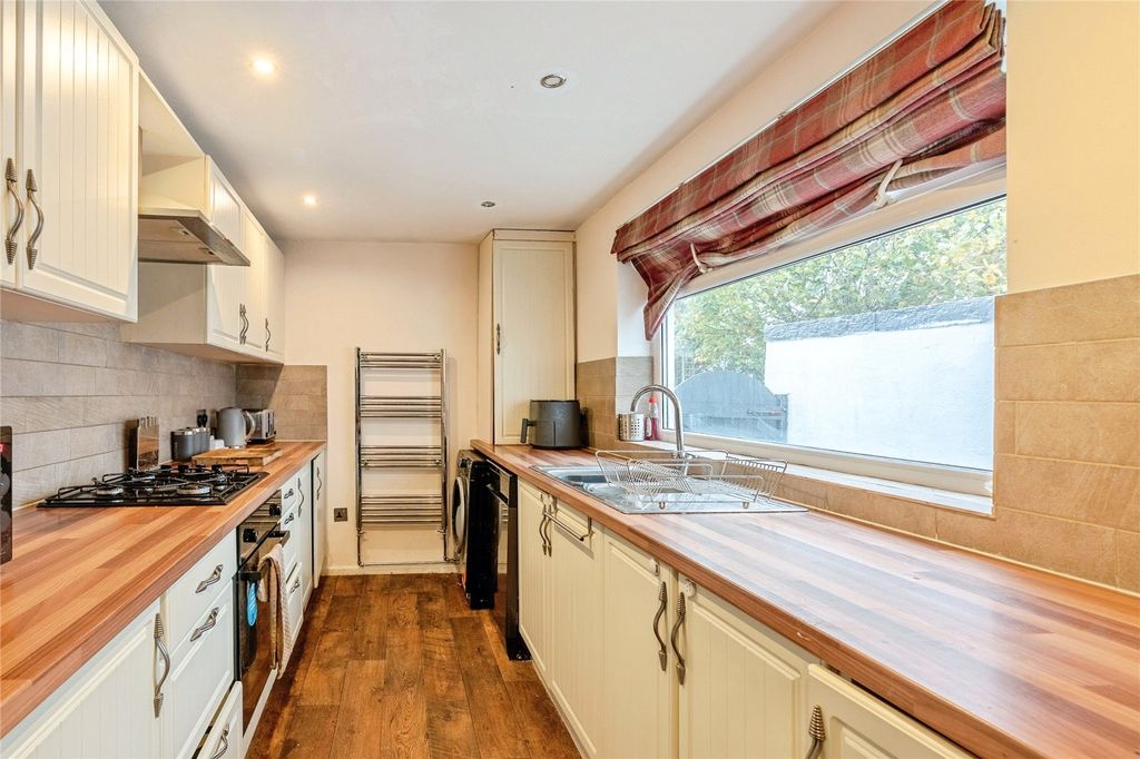 Property photo 3 of 17 Photo