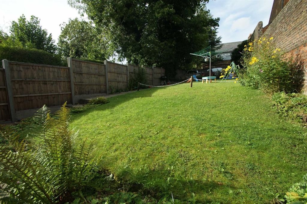 Property photo 2 of 11 Garden