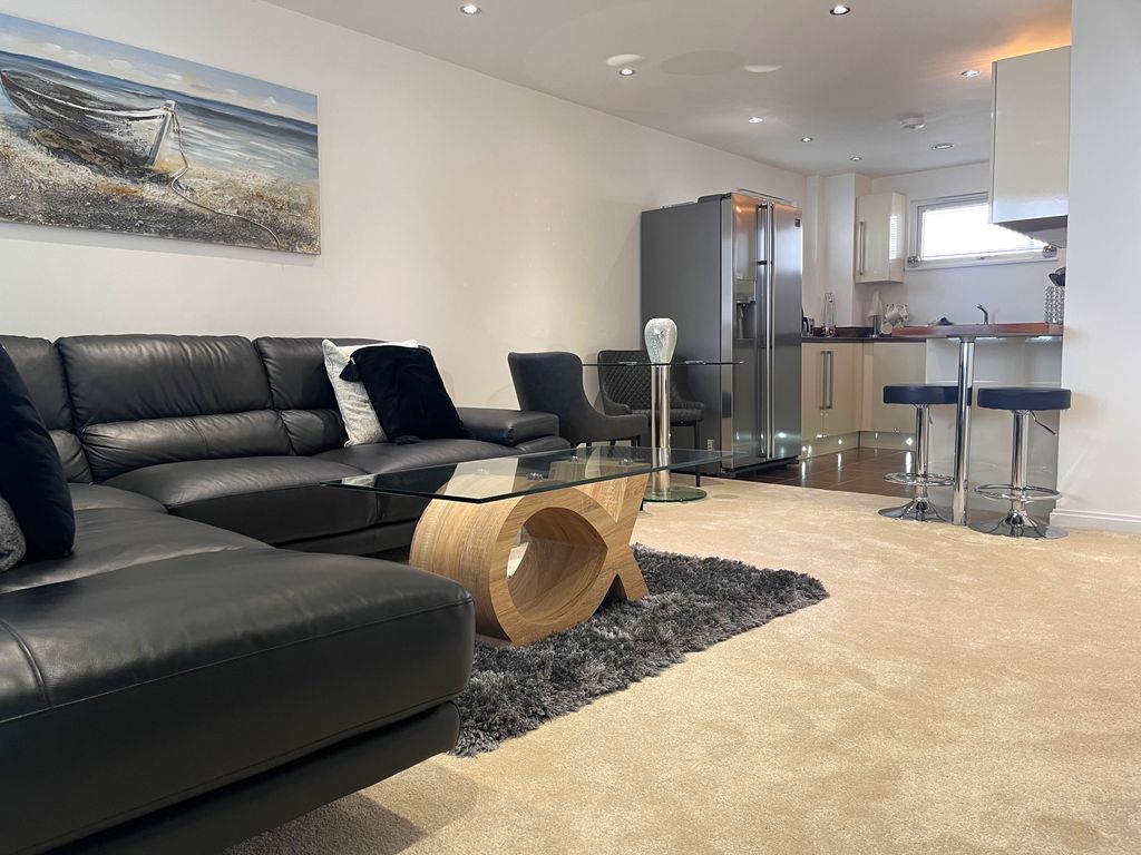 Property photo 1 of 10 Living Room