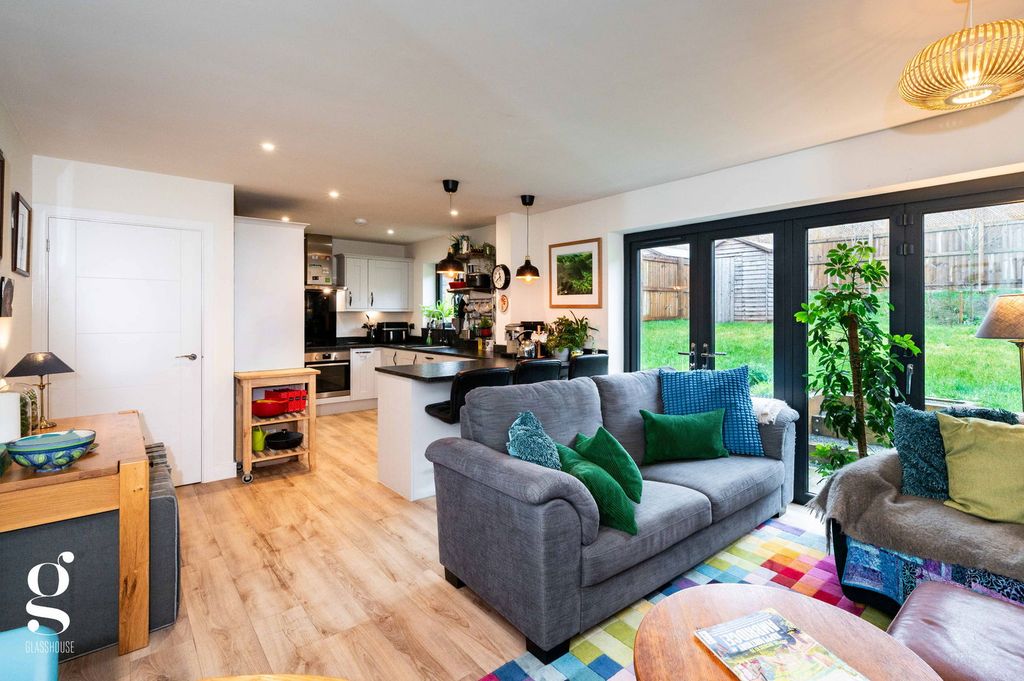 Property photo 3 of 34