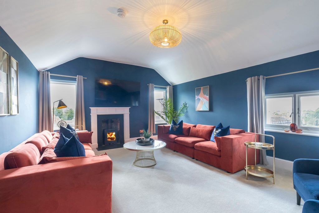 Property photo 3 of 12