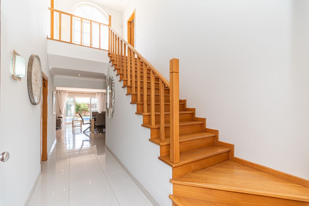 Property photo 2 of 33