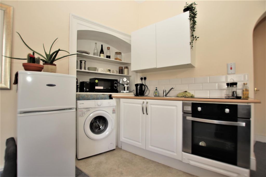 Property photo 3 of 8 Kitchen.Jpg
