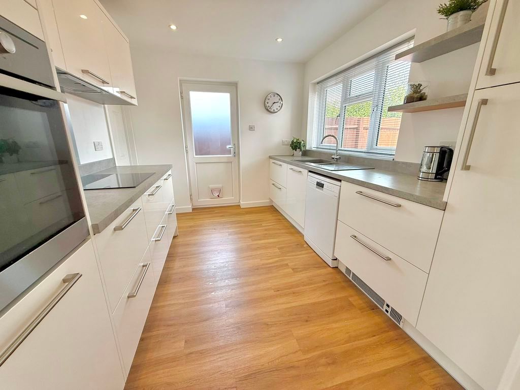 Property photo 2 of 18 Kitchen