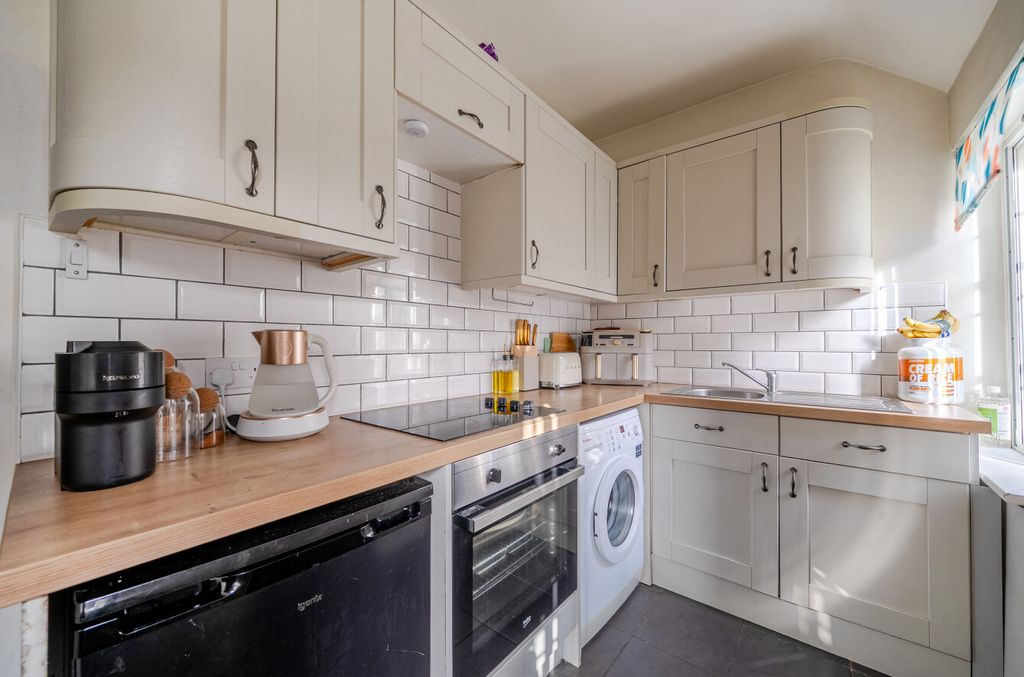 Property photo 2 of 16 1421824-8-69A99Fa...