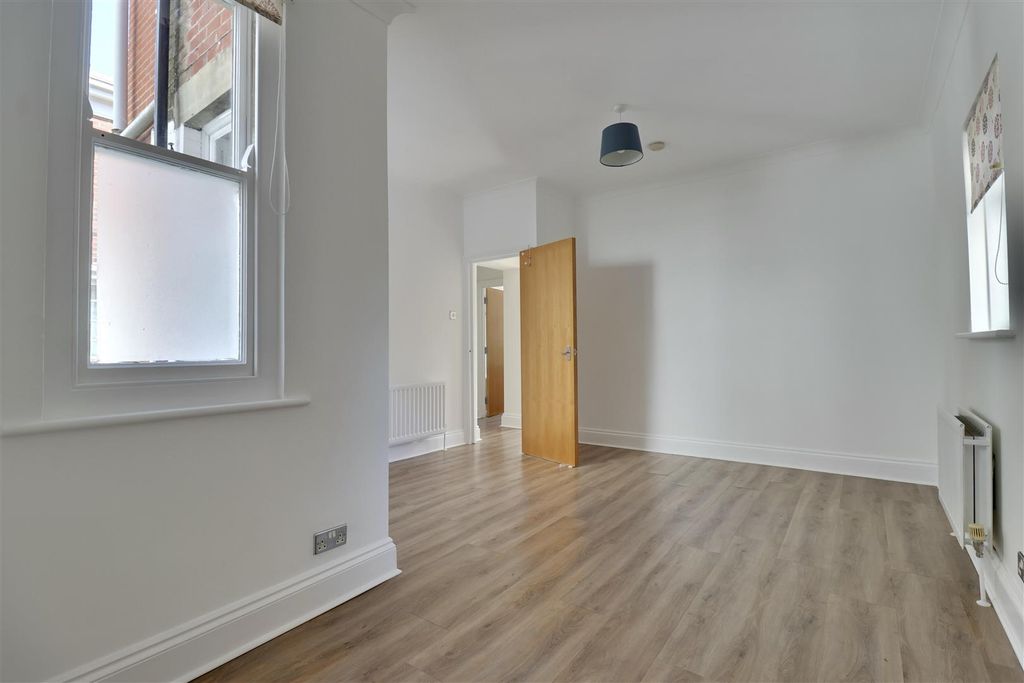 Property photo 3 of 11 E20A3Da4-F719-4E78-82Dd-77E10F0Bbfa5_1_201_A.Jpeg