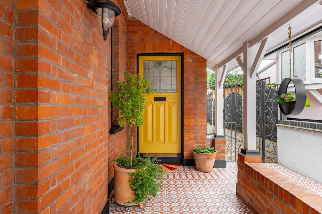 Property photo 2 of 47 Entrance