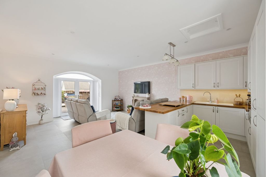 Property photo 3 of 23 Kitchen/Dining Area