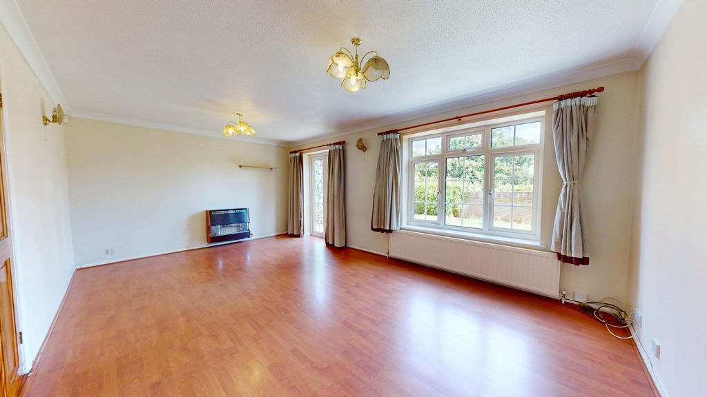 Property photo 2 of 14 Lounge