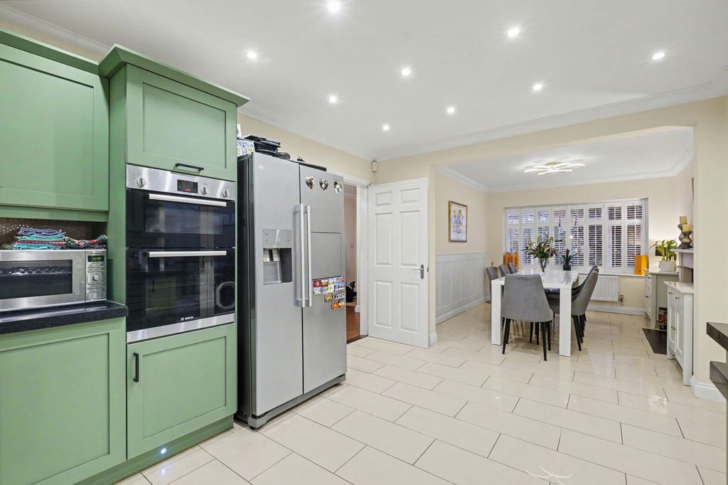 Property photo 3 of 43