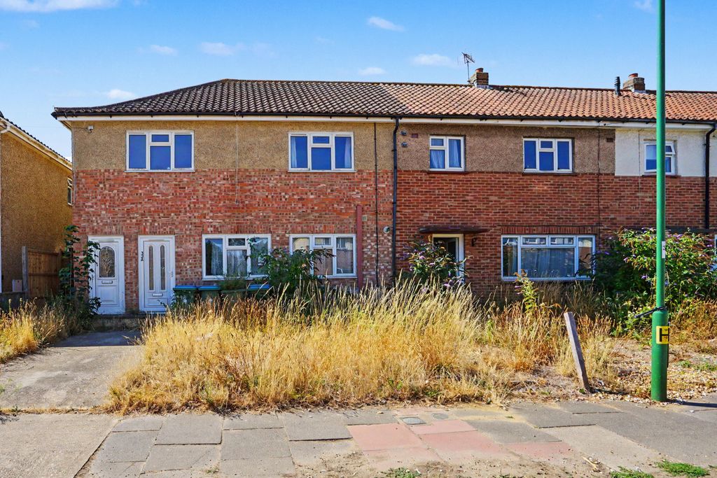 Property photo 1 of 51 32 32A & 32B Gosden Road, Littlehampton, Bn17 6Dy