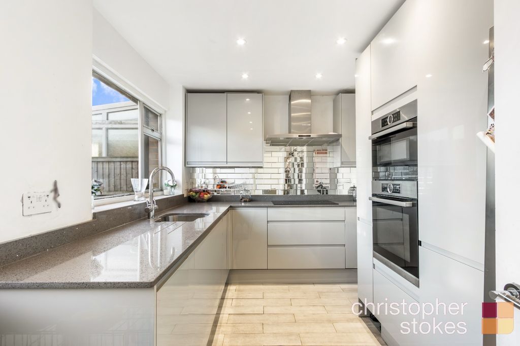 Property photo 3 of 19 3745847