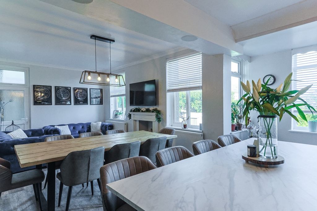 Property photo 3 of 13 4882175