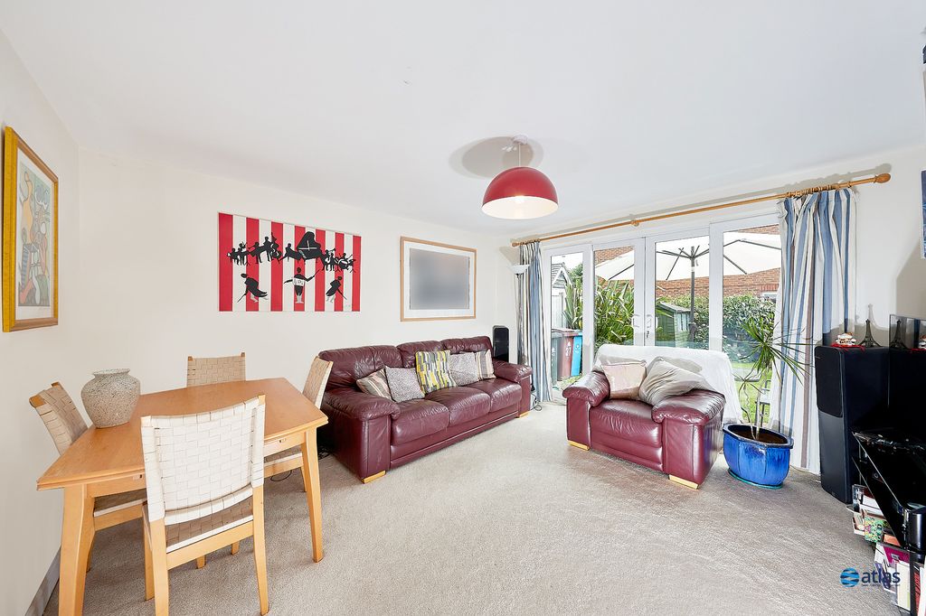 Property photo 3 of 16 Lounge