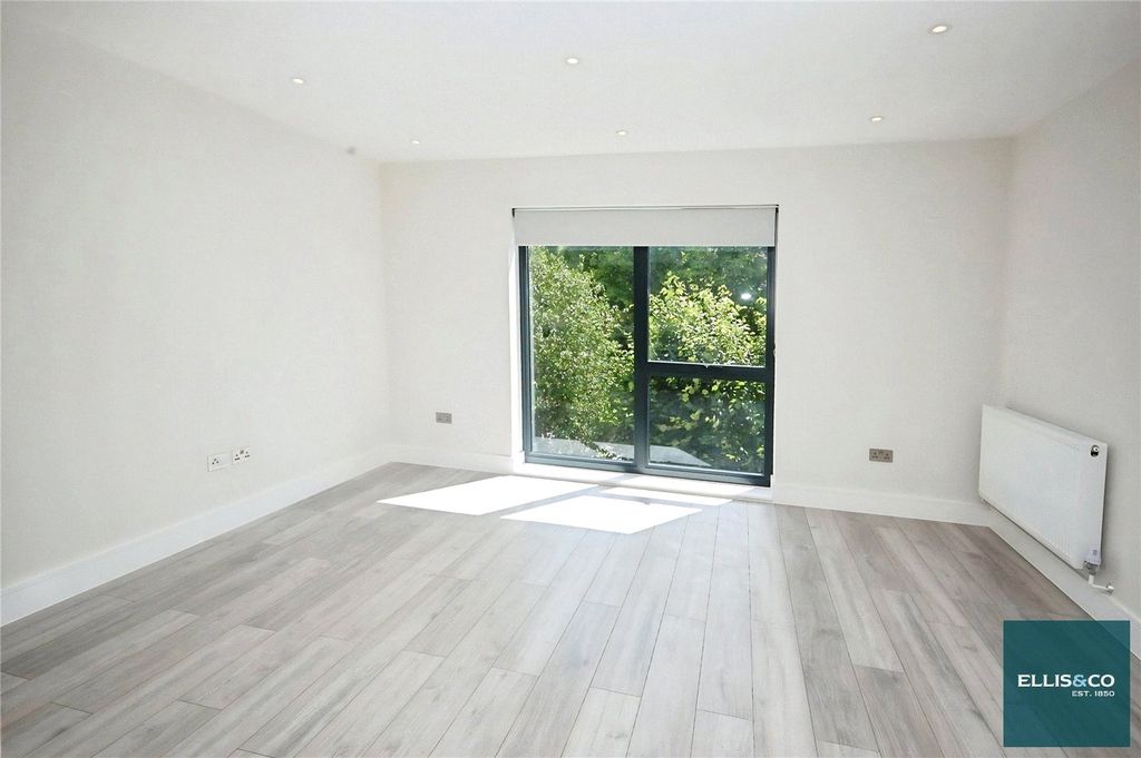 Property photo 3 of 13 Picture No. 18
