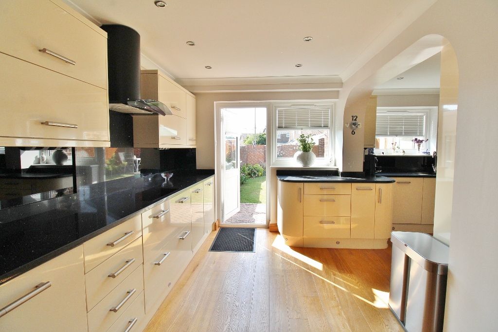 Property photo 3 of 37