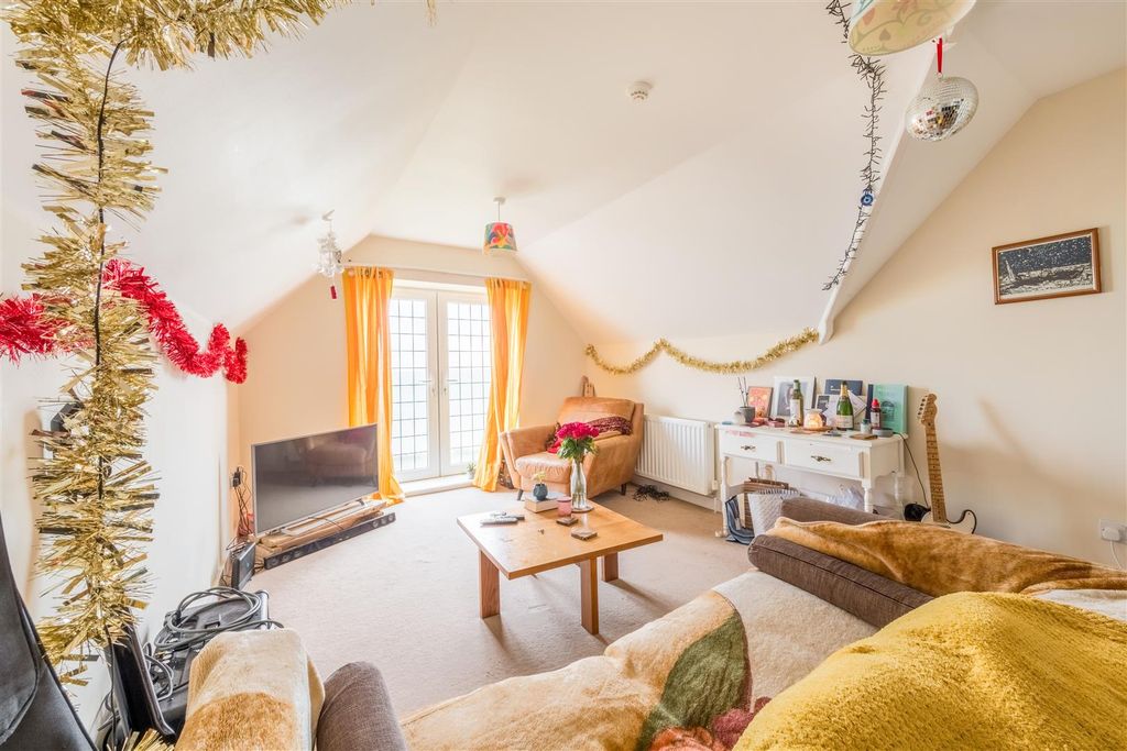 Property photo 2 of 12 Flat 5 Newick Place-6.Jpg