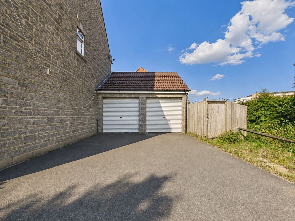 Property photo 2 of 22