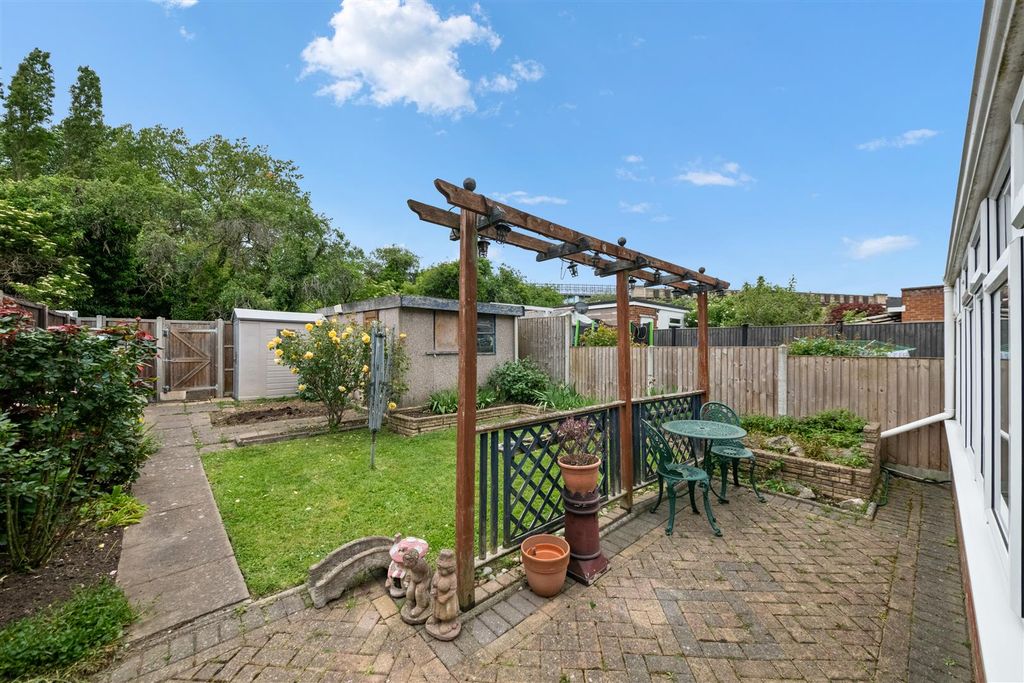 Property photo 2 of 11