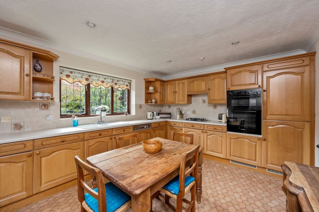 Property photo 2 of 26