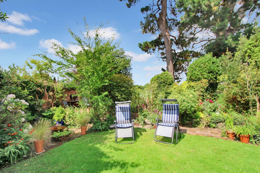 Property photo 2 of 25