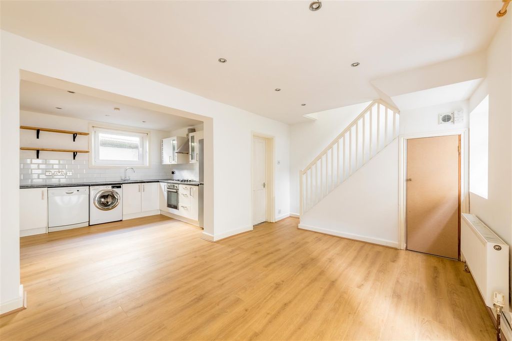 Property photo 2 of 26 21A Gloucester Street-6.Jpg