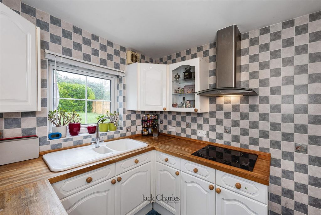 Property photo 3 of 17 Hillingdon Avenue, Tn13 3Qt 007.Jpg