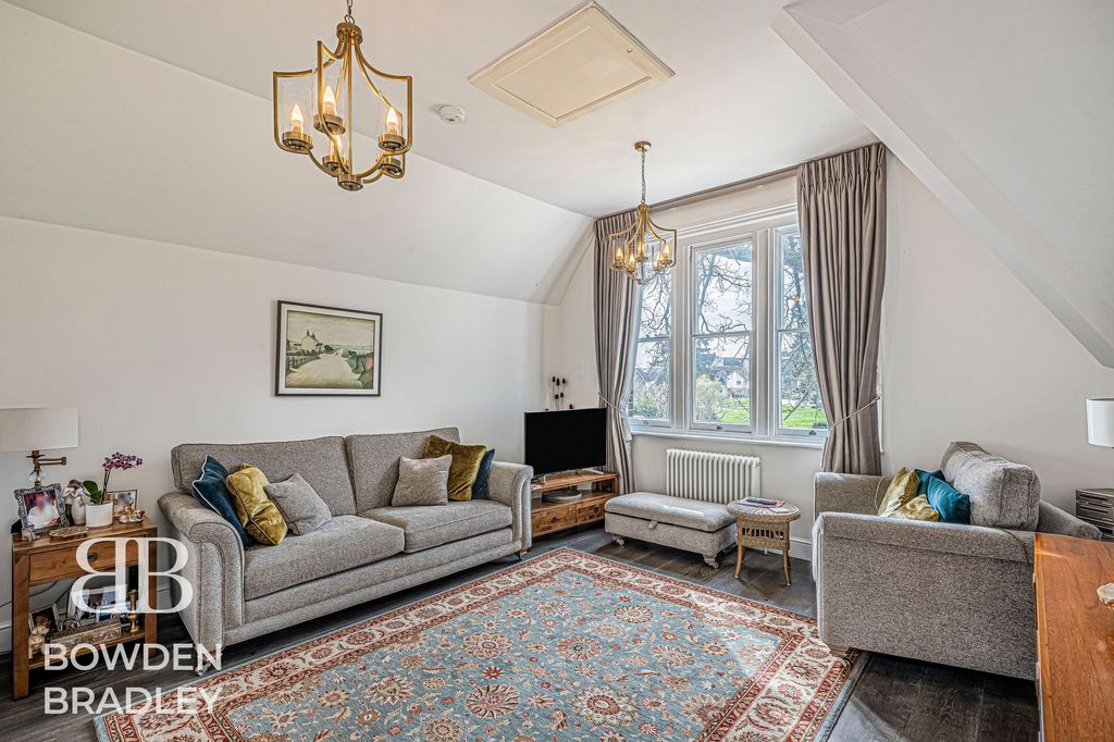 Property photo 3 of 21